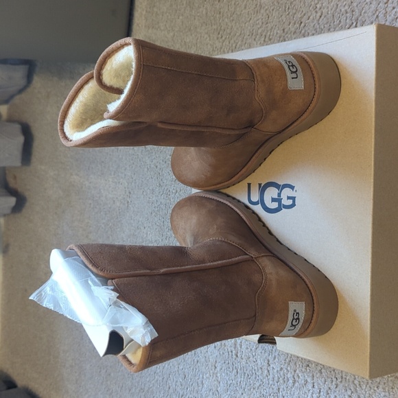 NWT UGG K Alexey II tan boots Sz kids 4 women 5.5 - Picture 2 of 11